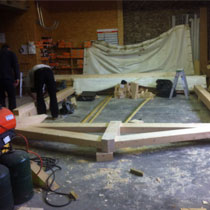 Abri bois en construction dans atelier
