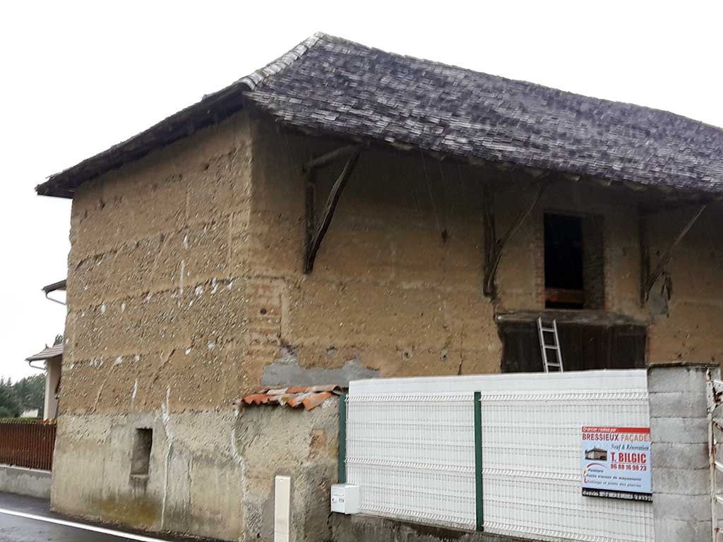01 Rénovation toiture vieille maison pisé à Longechenal
