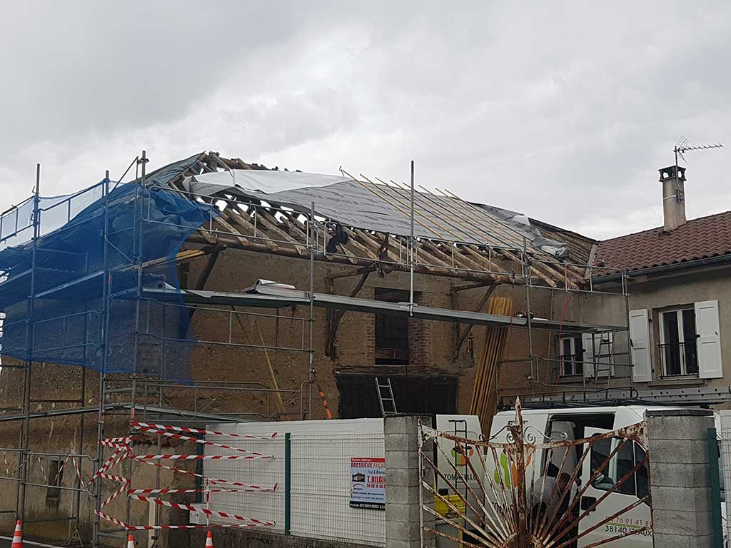 02 Rénovation toiture à Longechenal dépose des tuiles écailles